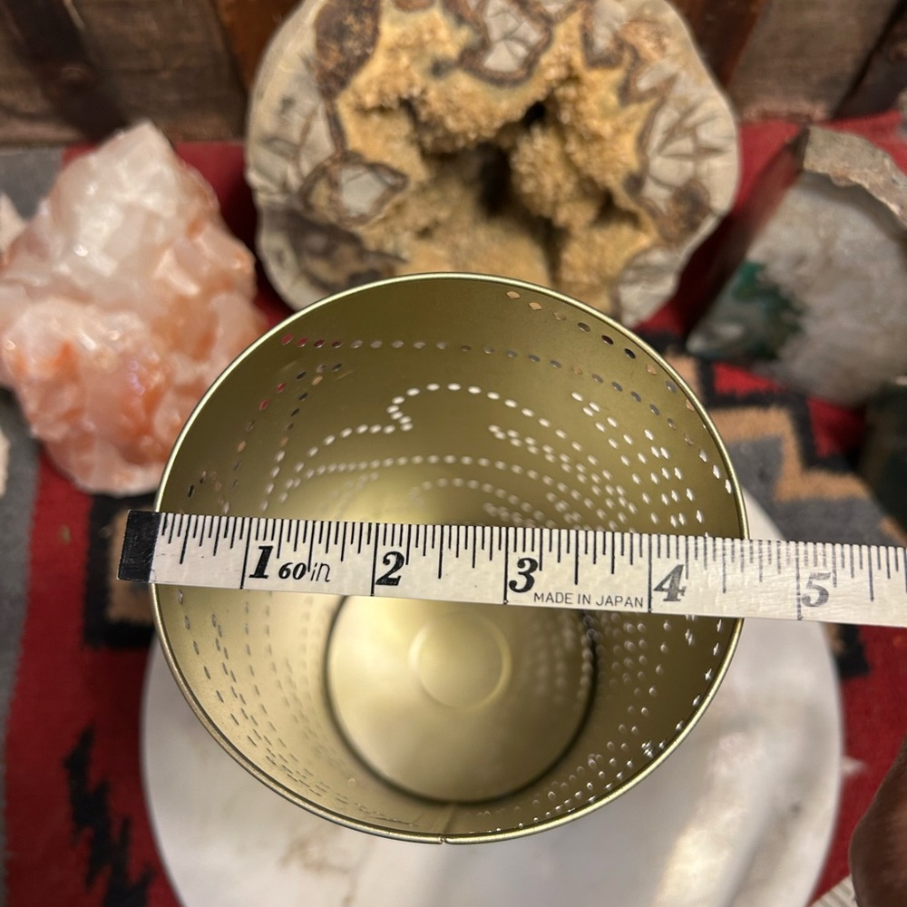 Gold VTG Peace Dove Perforated Candle Holder night light- tea light INCLUDED - Picture 14 of 15
